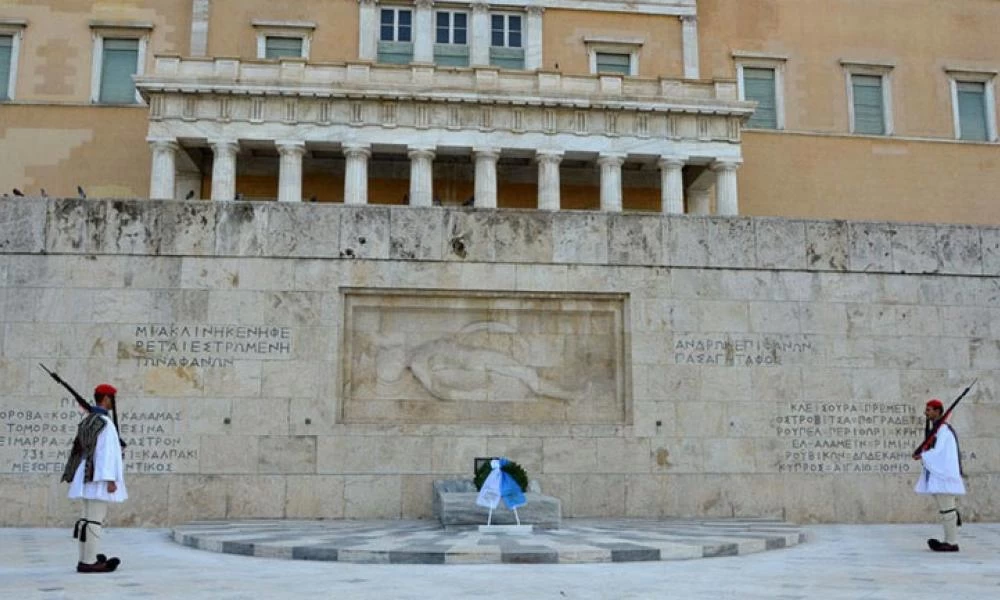 Live: Οι ξένοι ηγέτες που βρίσκονται στην Αθήνα καταθέτουν στεφάνι στον Άγνωστο Στρατιώτη